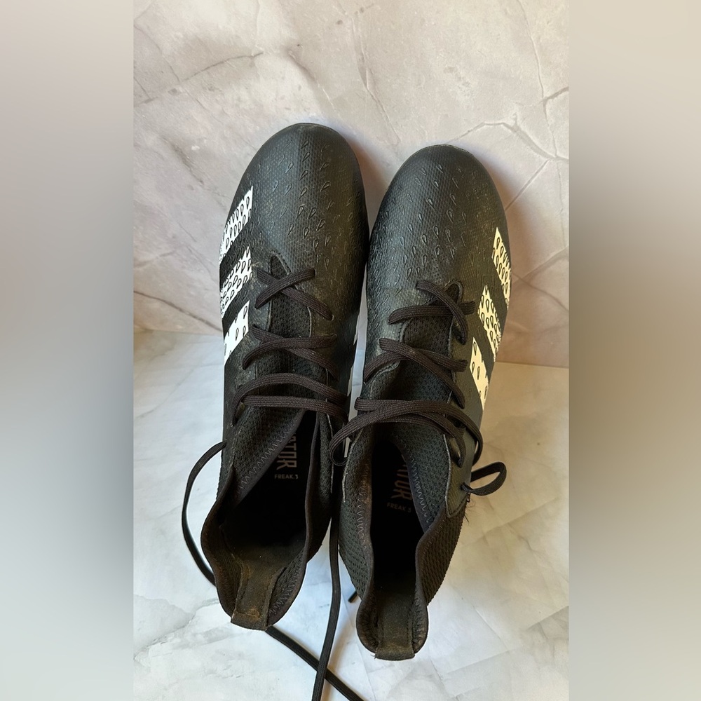 PREDATOR FREAK.3 FIRM GROUND CLEATS